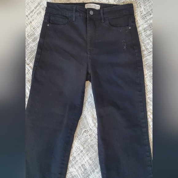 💚5/$25 Social Standard Sanctuary Black High Rise Crop Straight Jeans Size 4 - Picture 6 of 12